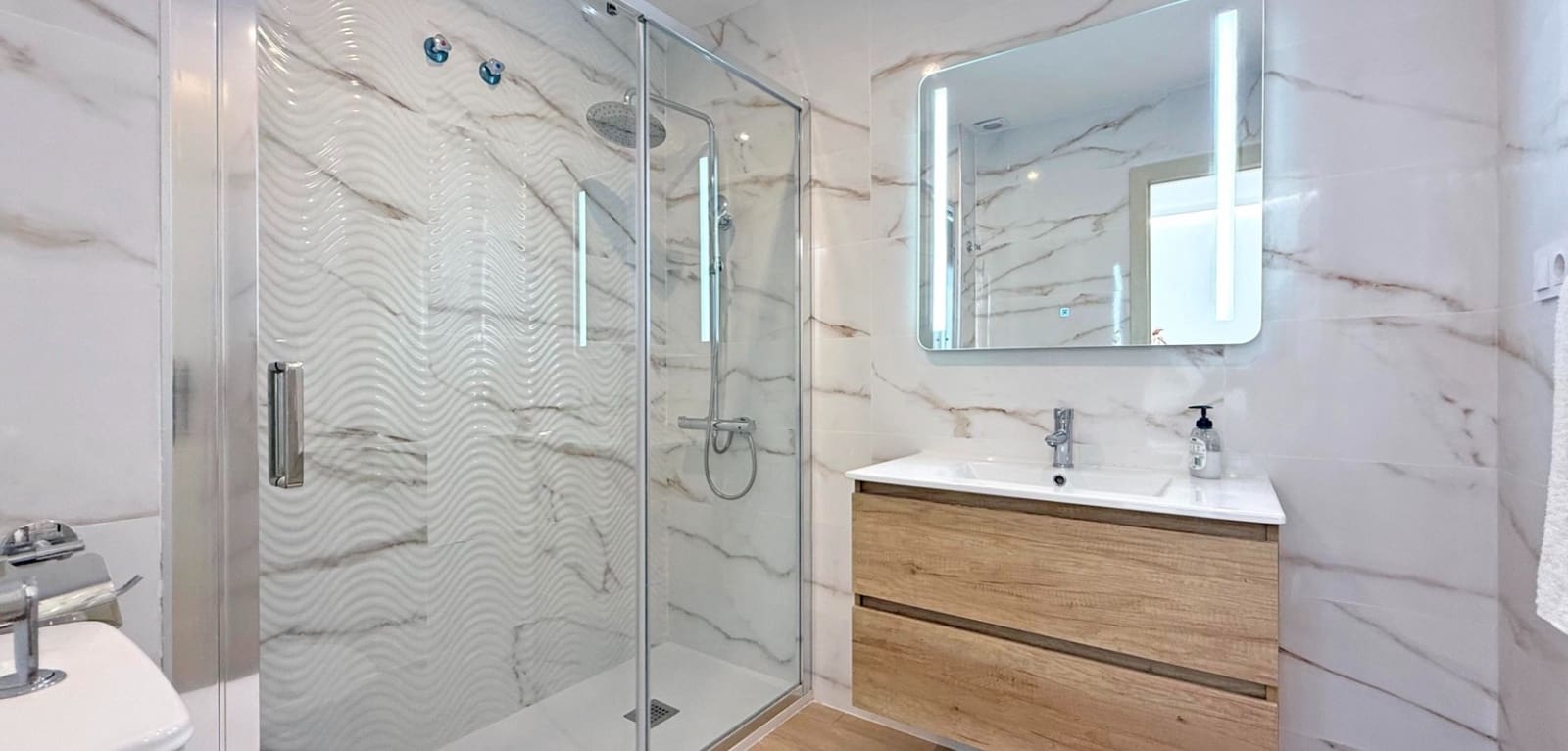 1 sypialnia Apartament na sprzedaż w Torrevieja z basenem garażem - 199 000 € (Ref: 9532091)