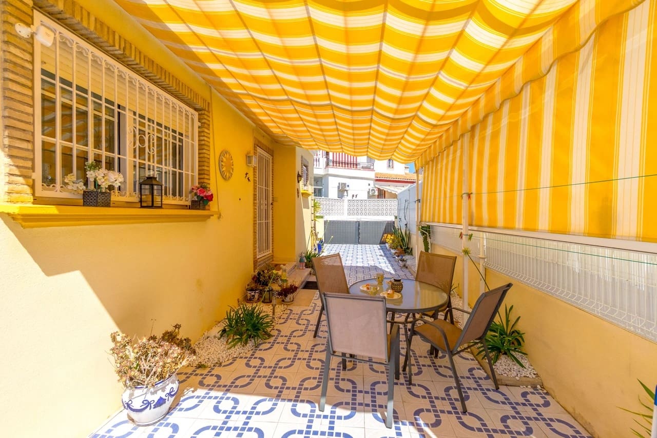 3 makuuhuone Huvila myytävänä paikassa Playa Flamenca mukana uima-altaan 
autotalli - 365 000 € (Ref: 9539480)