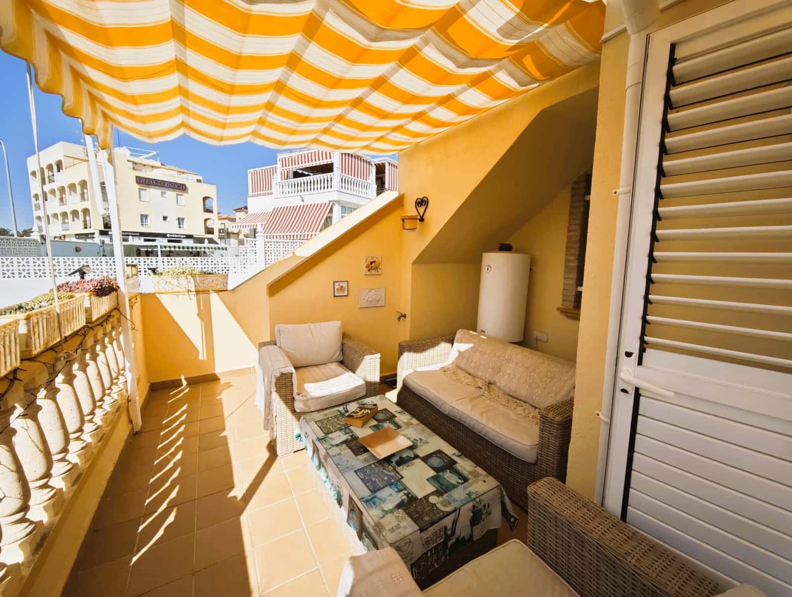 3 makuuhuone Huvila myytävänä paikassa Playa Flamenca mukana uima-altaan 
autotalli - 365 000 € (Ref: 9539480)