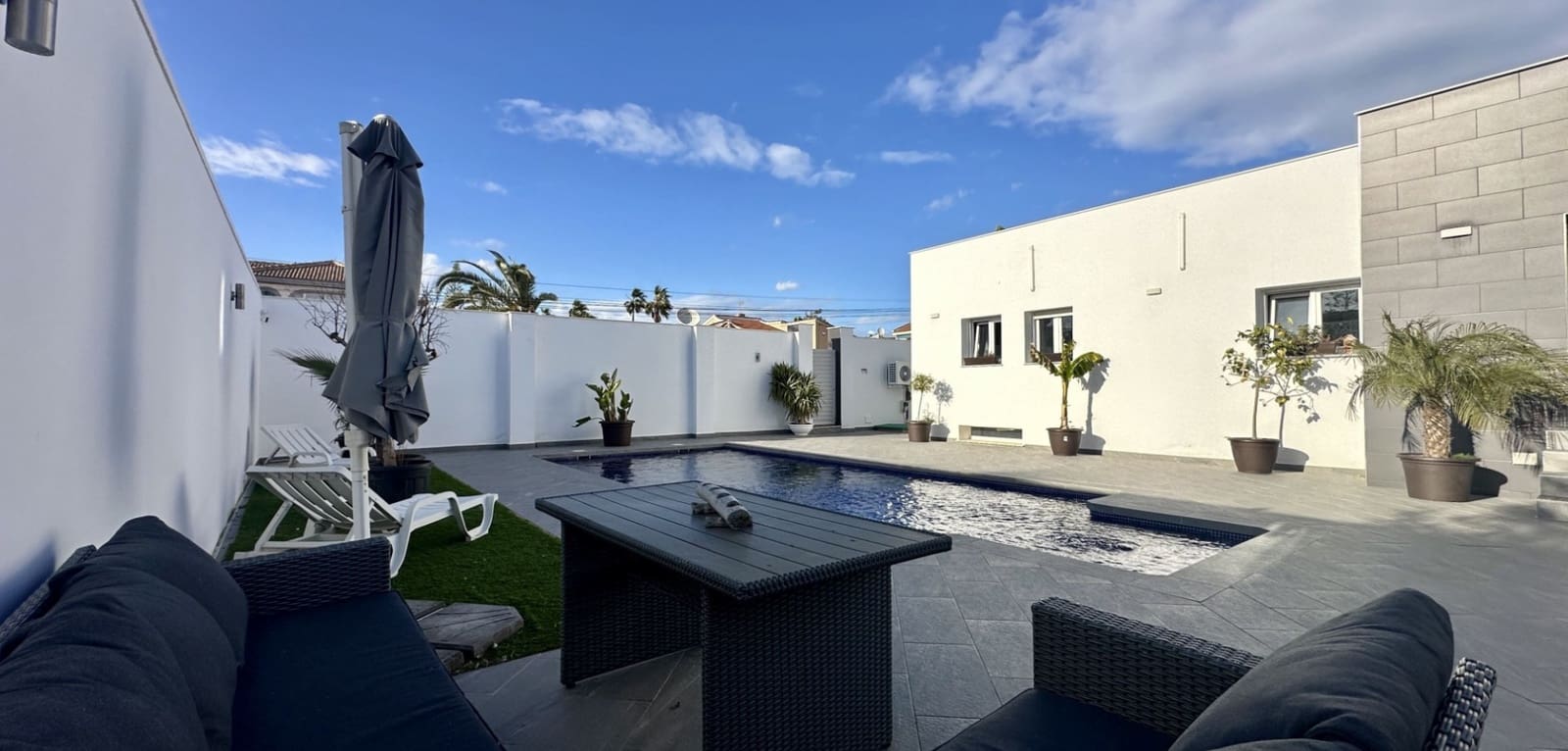 5 bedroom Villa for sale in Rojales with pool - € 498,000 (Ref: 9550002)