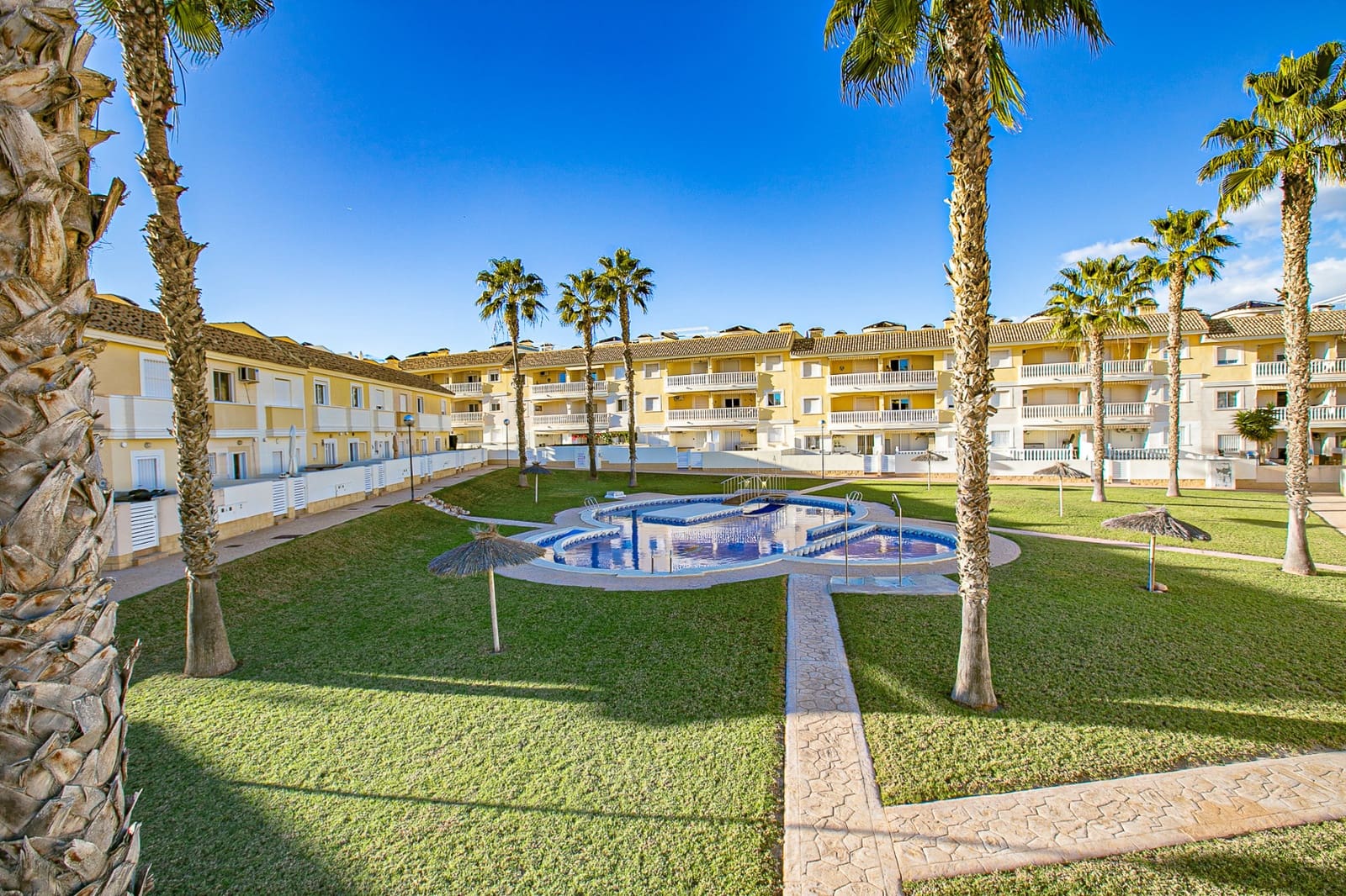 2 sovrum Lägenhet till salu i Orihuela Costa med pool - 174 900 € (Ref: 9563797)