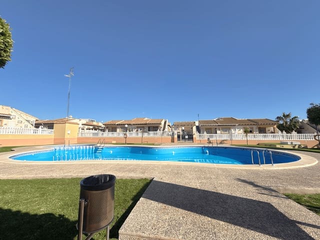 Bungalow de 2 habitaciones en Cabo Roig, Orihuela en venta con piscina - 184.950 € (Ref: 9573446)