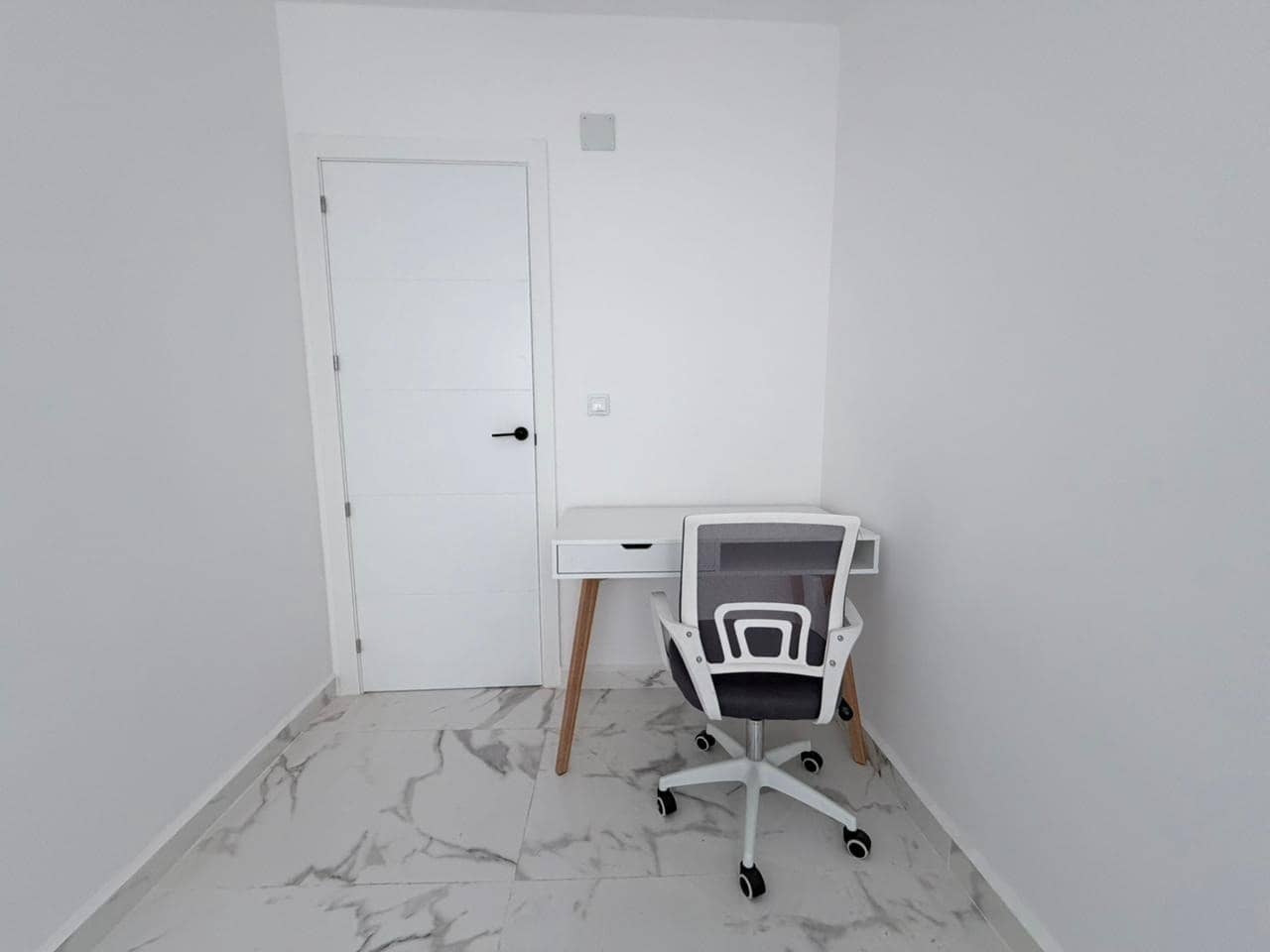 Apartamento de 3 habitaciones en Torrevieja en venta con piscina - 219.000 € (Ref: 9584671)