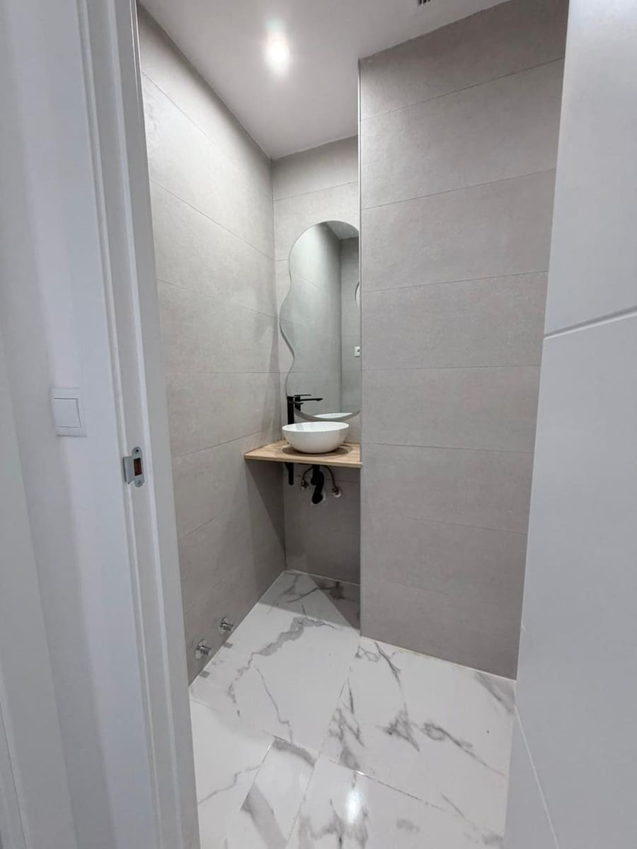 Apartamento de 3 habitaciones en Torrevieja en venta con piscina - 219.000 € (Ref: 9584671)