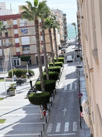 Apartamento de 3 habitaciones en Las Piscinas Naturales, Torrevieja en venta con piscina - 219.000 € (Ref: 9584671)