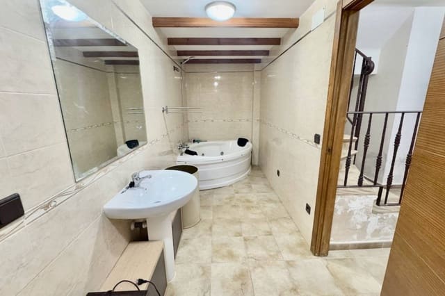 5 makuuhuone Omakotitalo myytävänä paikassa El Edén, Guardamar del Segura mukana uima-altaan - 249 995 € (Ref: 9603700)