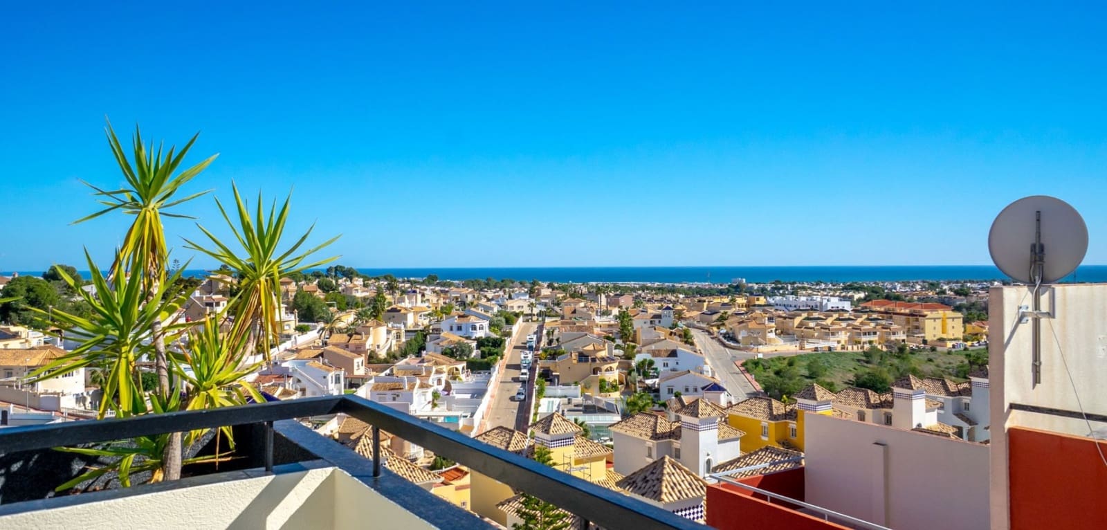 3 makuuhuone Omakotitalo myytävänä paikassa Orihuela Costa mukana uima-altaan - 288 000 € (Ref: 9603703)