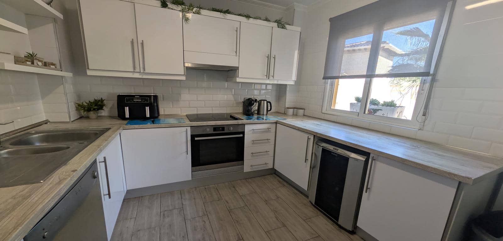 4 bedroom Villa for sale in La Zenia with pool - € 399,000 (Ref: 9606490)