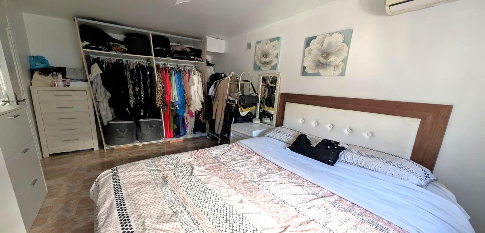 4 bedroom Villa for sale in La Zenia with pool - € 399,000 (Ref: 9606490)