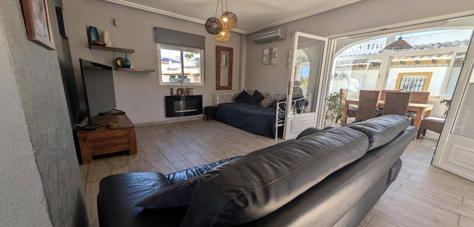 4 bedroom Villa for sale in La Zenia with pool - € 399,000 (Ref: 9606490)