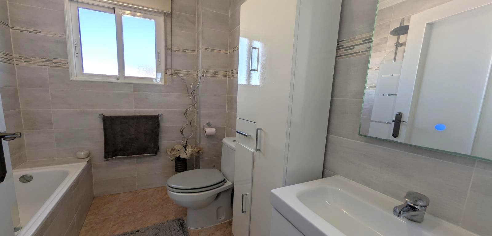 4 bedroom Villa for sale in La Zenia with pool - € 399,000 (Ref: 9606490)