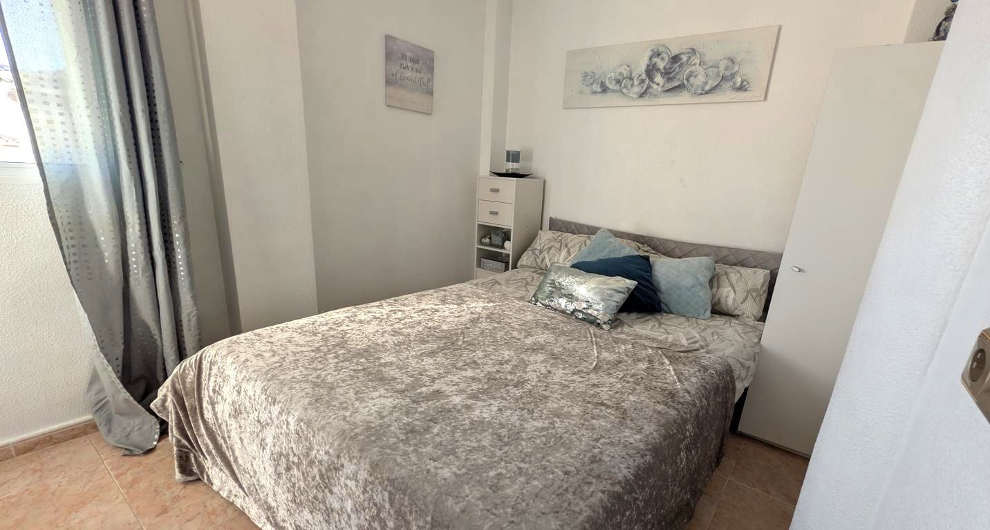 4 bedroom Villa for sale in La Zenia with pool - € 399,000 (Ref: 9606490)