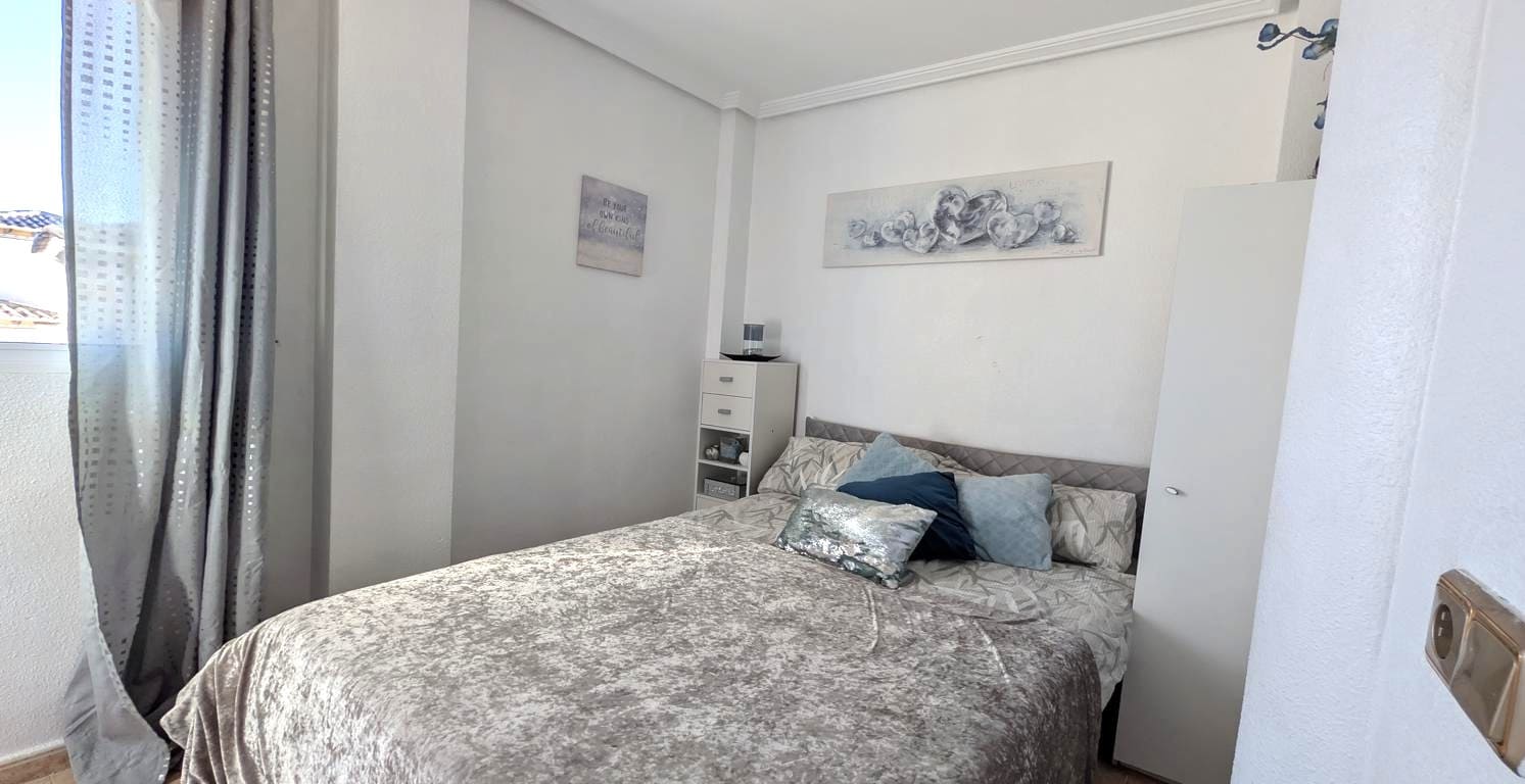 4 bedroom Villa for sale in La Zenia with pool - € 399,000 (Ref: 9606490)