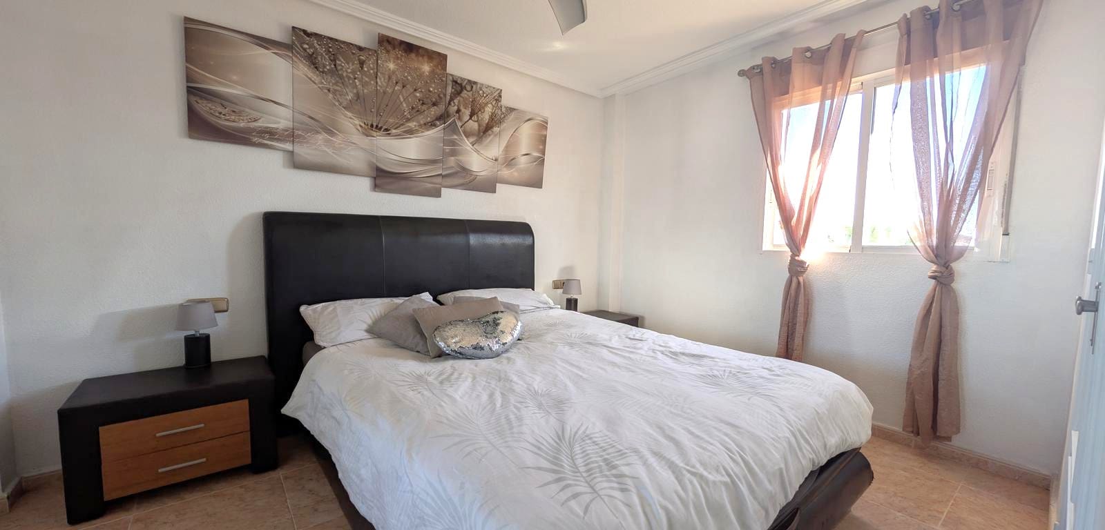 4 bedroom Villa for sale in La Zenia with pool - € 399,000 (Ref: 9606490)