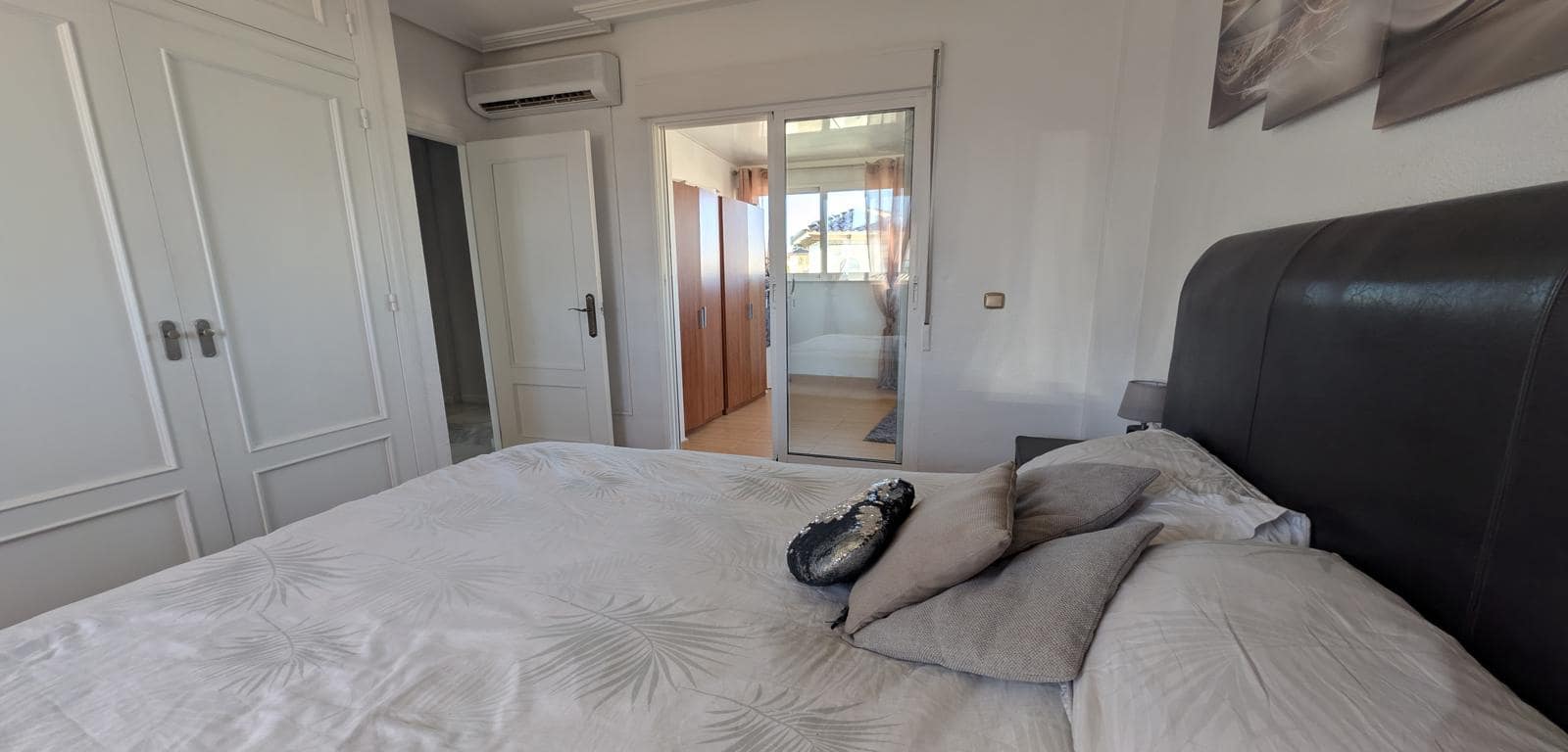 4 bedroom Villa for sale in La Zenia with pool - € 399,000 (Ref: 9606490)