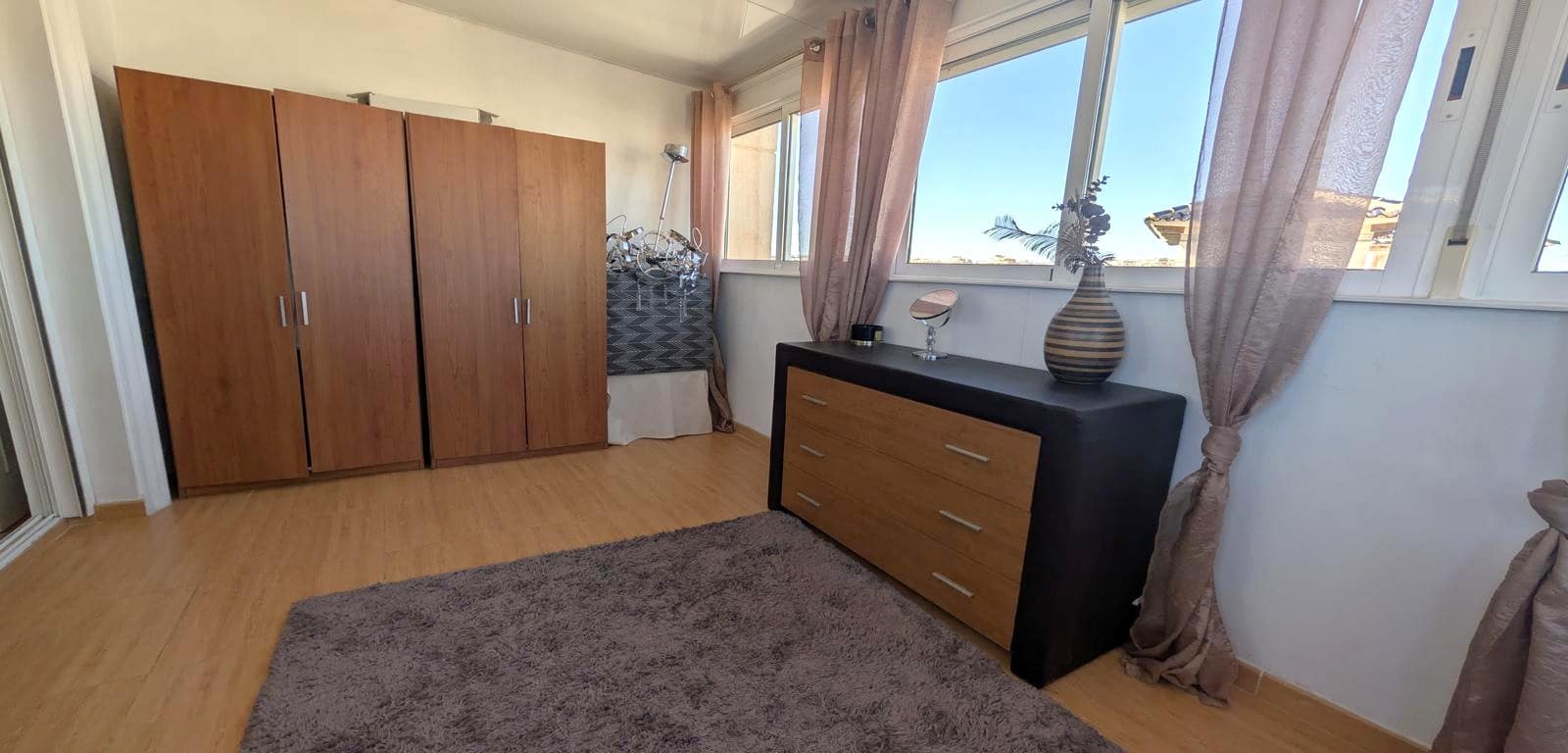 4 bedroom Villa for sale in La Zenia with pool - € 399,000 (Ref: 9606490)