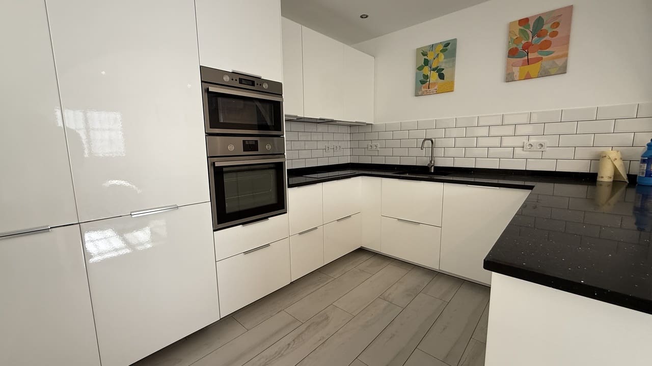 Chalet de 2 habitaciones en Villamartin en venta con piscina - 255.000 € (Ref: 9628212)