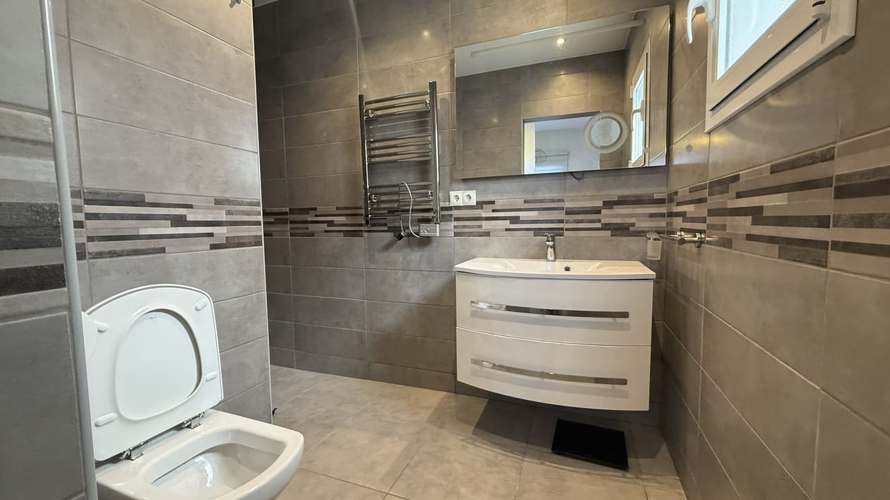 Chalet de 2 habitaciones en Villamartin en venta con piscina - 255.000 € (Ref: 9628212)