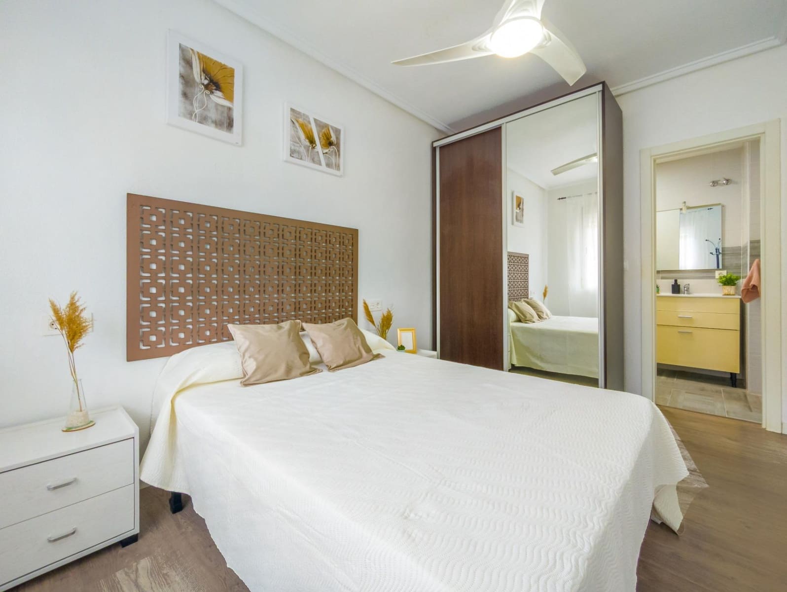 3 makuuhuone Huoneisto myytävänä paikassa Torrevieja mukana uima-altaan - 149 900 € (Ref: 9628221)