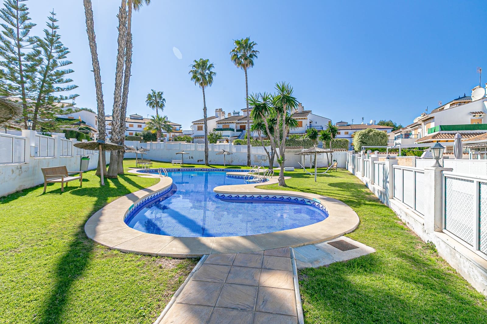 2 quarto Moradia Geminada para venda em Pilar de la Horadada com piscina - 235 000 € (Ref: 9640647)