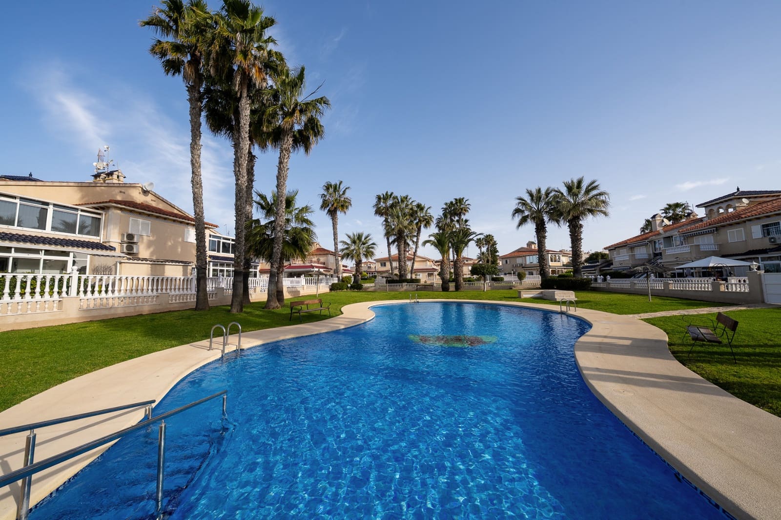 2 bedroom Apartment for sale in Playa Flamenca with pool - € 189,900 (Ref: 9640652)