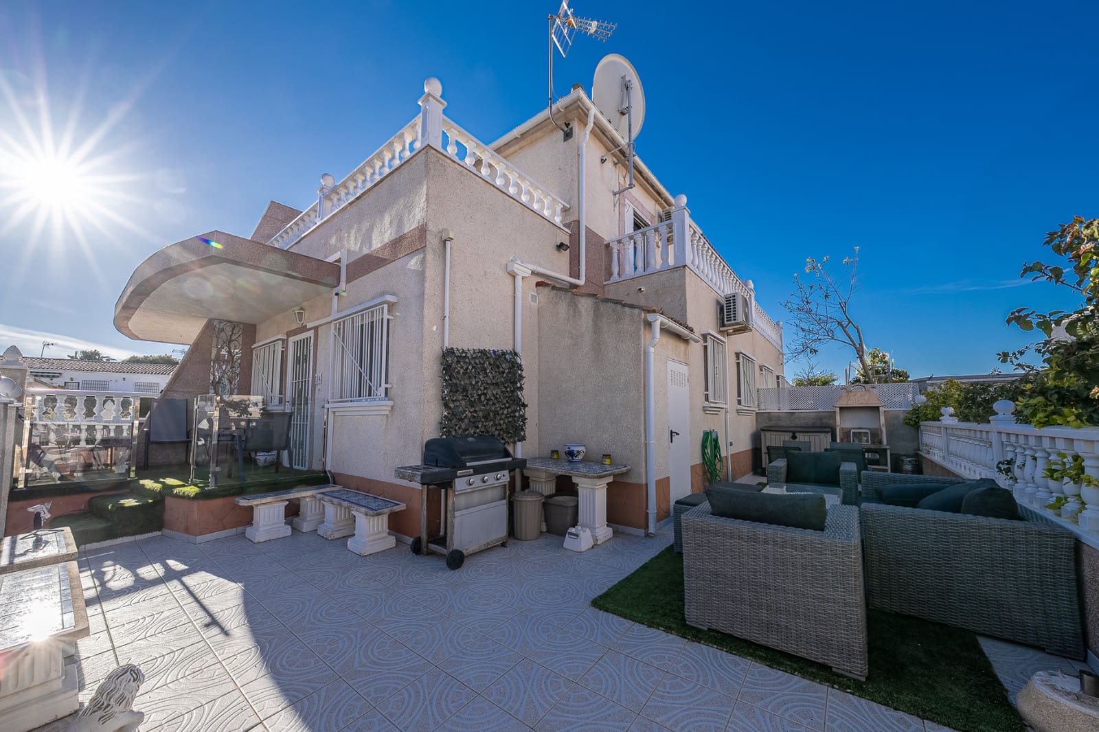 Chalet de 3 habitaciones en Cabo Roig en venta con piscina - 225.000 € (Ref: 9640655)