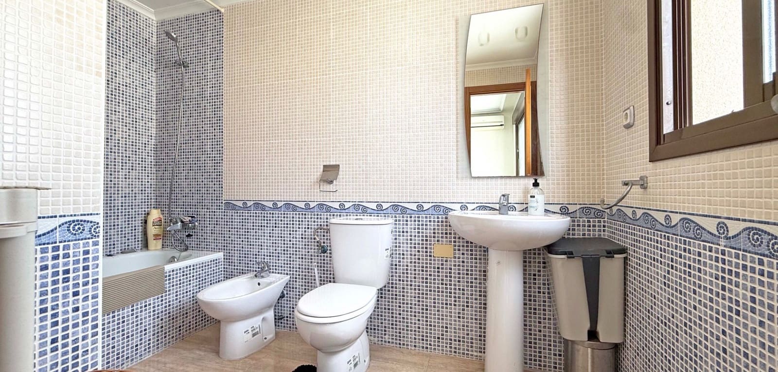 Apartamento de 3 habitaciones en Torrevieja en venta con piscina - 169.000 € (Ref: 9665217)