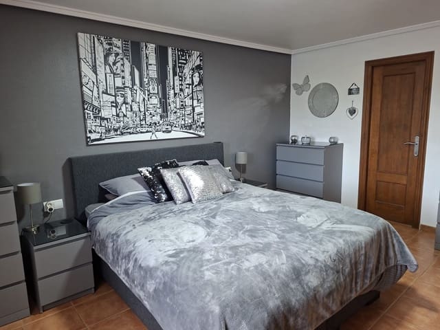 5 bedroom Villa for sale in Catral with pool - € 449,995 (Ref: 9687411)