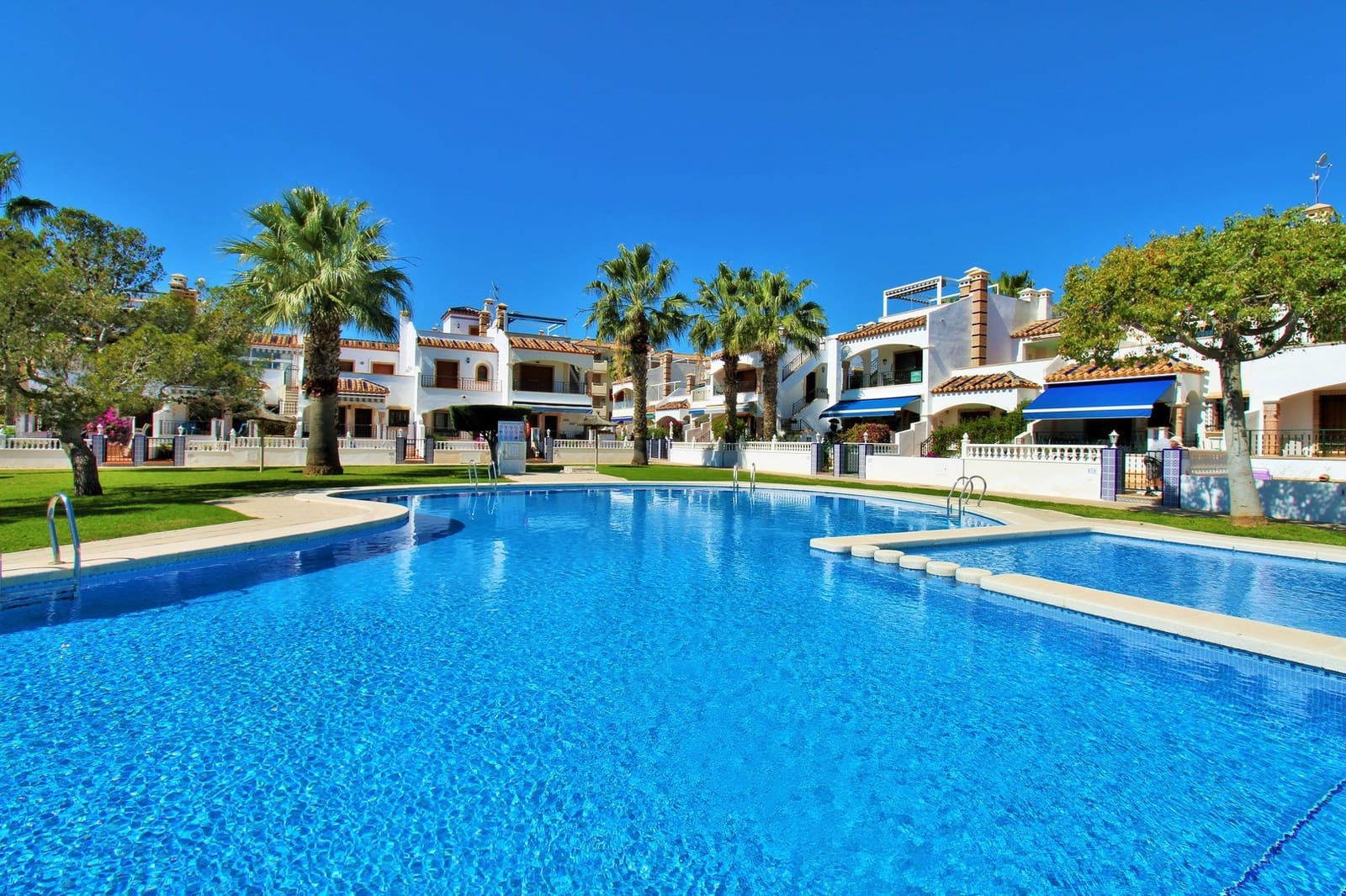2 bedroom Apartment for sale in Playa Flamenca with pool - € 169,000 (Ref: 9687412)