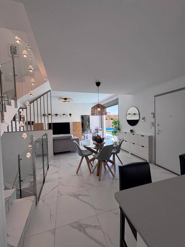 5 chambre Villa/Maison à vendre à Villamartin avec piscine - 595 000 € (Ref: 9687414)