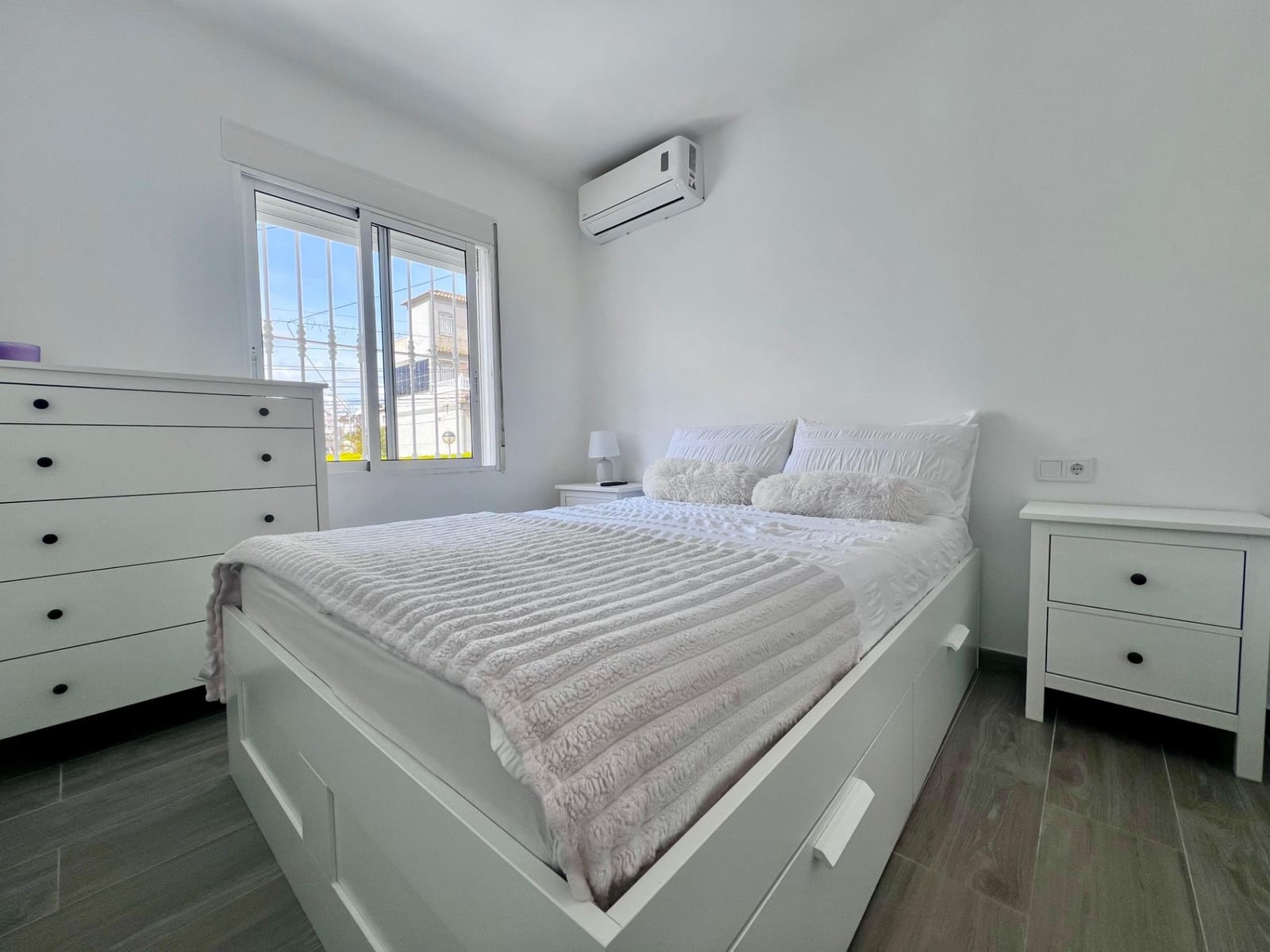 5 bedroom Villa for sale in Filipinas with pool - € 499,000 (Ref: 9713989)