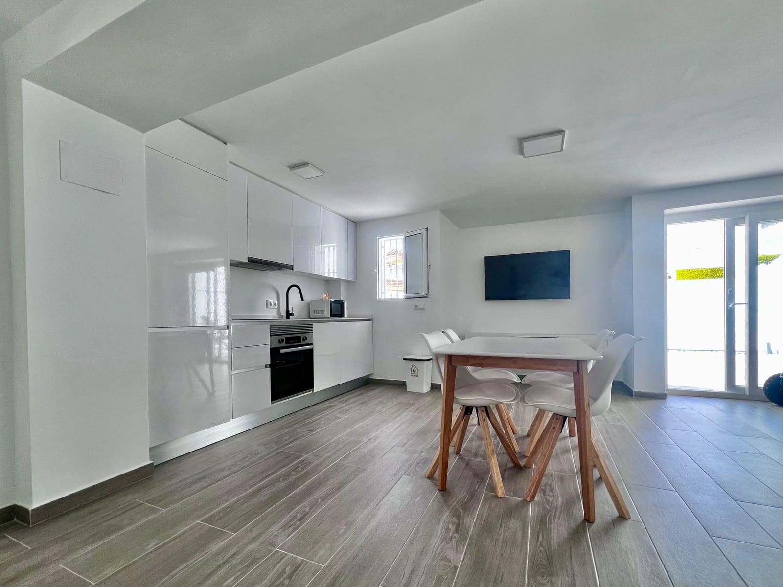 5 bedroom Villa for sale in Filipinas with pool - € 499,000 (Ref: 9713989)