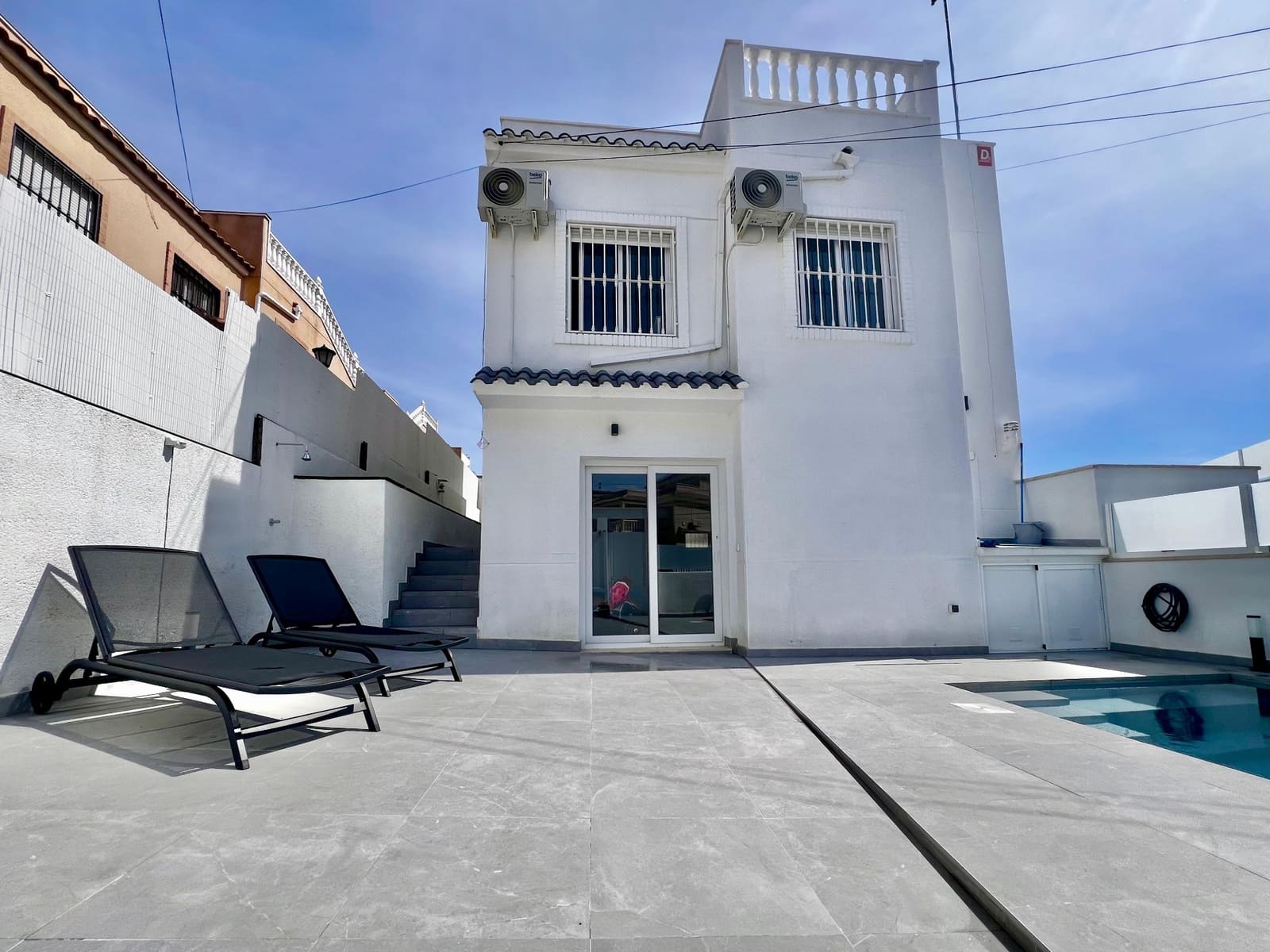 5 bedroom Villa for sale in Filipinas with pool - € 499,000 (Ref: 9713989)