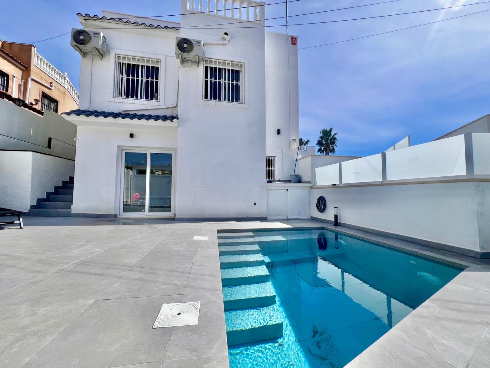 5 bedroom Villa for sale in Filipinas with pool - € 499,000 (Ref: 9713989)