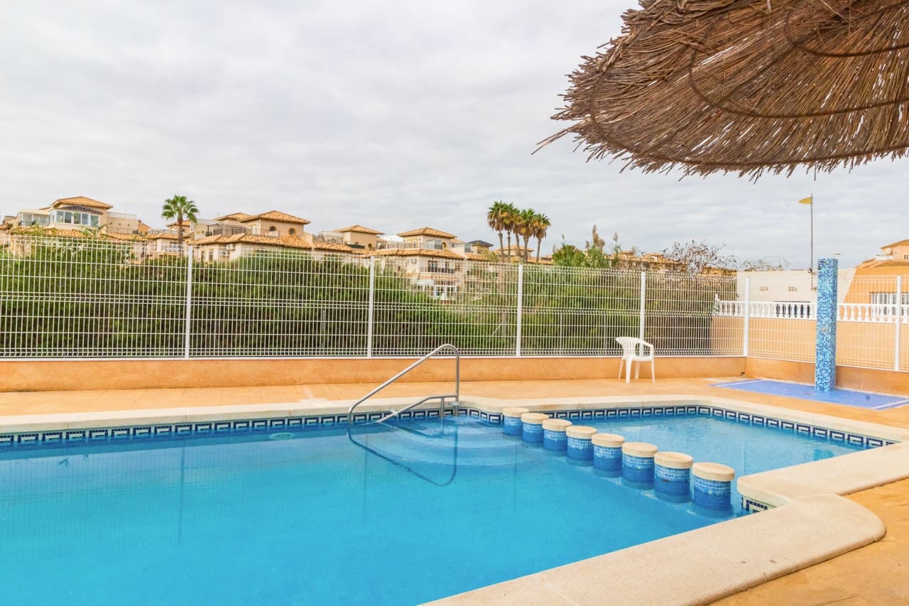 3 soverom Hus til salgs i Playa Flamenca med svømmebasseng - € 189 000 (Ref: 9713990)