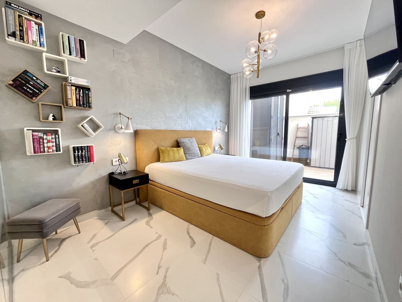 Apartamento de 2 habitaciones en San Miguel de Salinas en venta con piscina garaje - 329.900 € (Ref: 9714006)