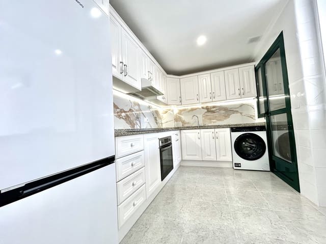 Apartamento de 2 habitaciones en Dehesa de Campoamor, Orihuela en venta con piscina - 249.000 € (Ref: 9715389)