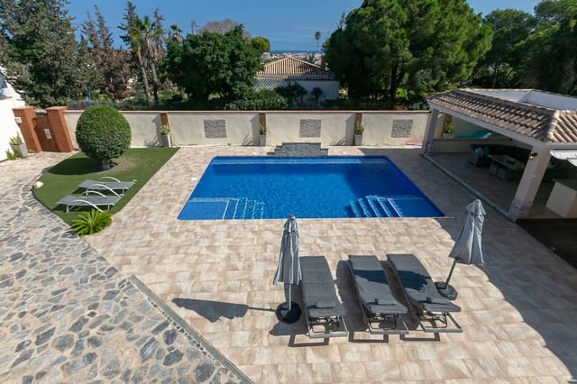 6 soveværelse Villa til salg i Campoamor, Orihuela med swimmingpool garage - € 799.000 (Ref: 9730742)