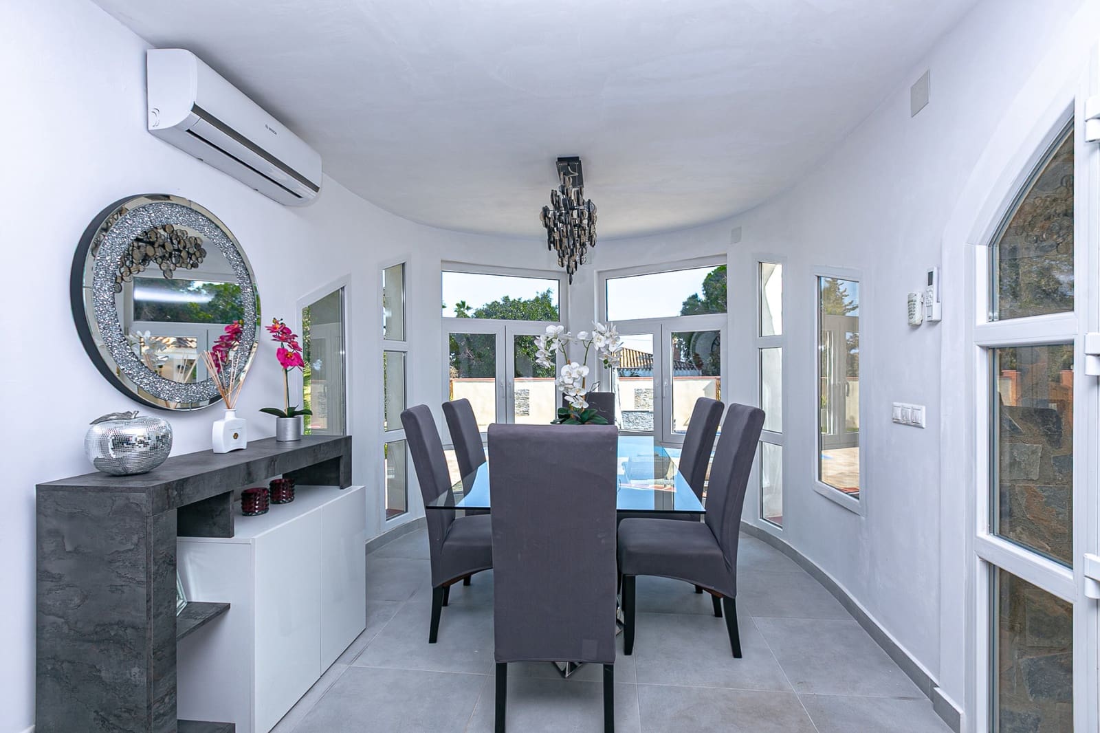 6 bedroom Villa for sale in Campoamor with pool garage - € 799,000 (Ref: 9730742)