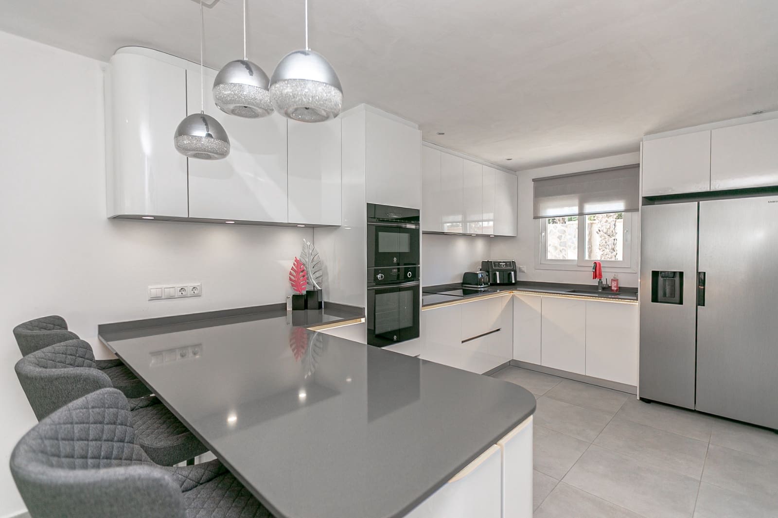 6 bedroom Villa for sale in Campoamor with pool garage - € 799,000 (Ref: 9730742)