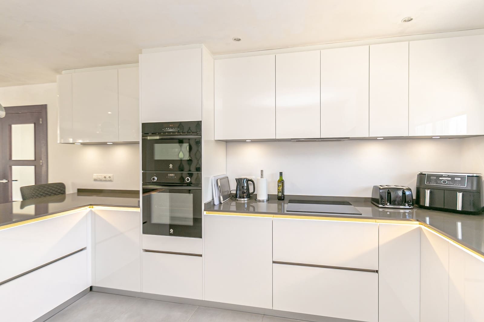 6 bedroom Villa for sale in Campoamor with pool garage - € 799,000 (Ref: 9730742)