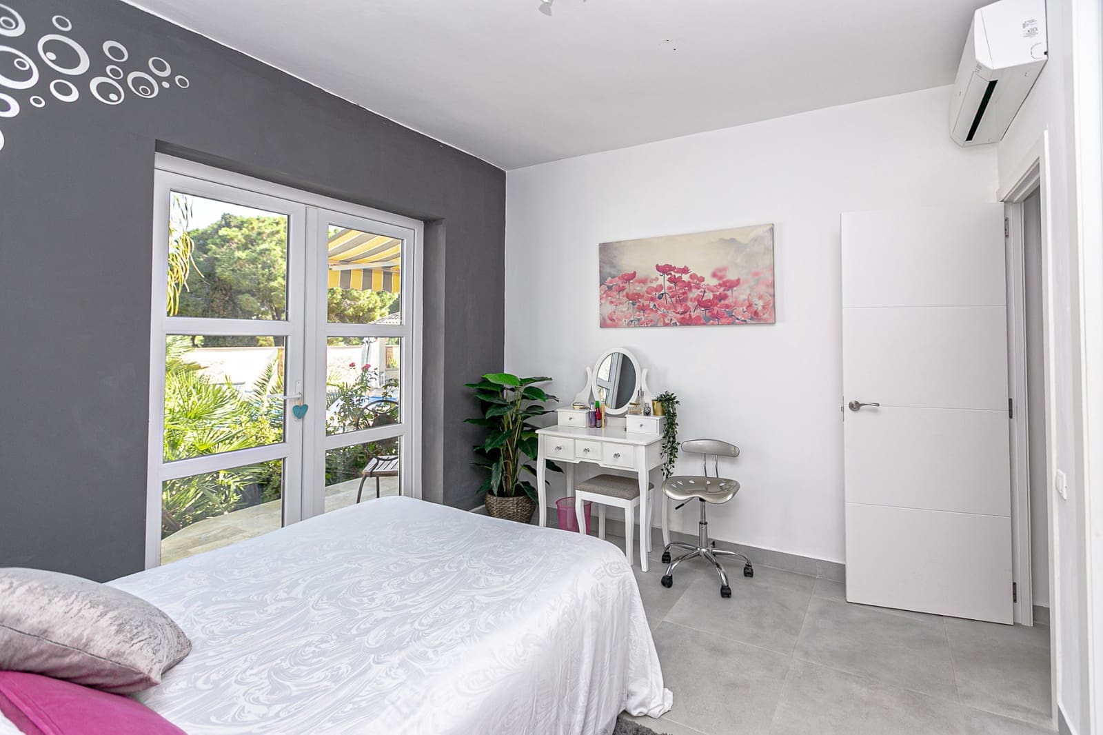 6 bedroom Villa for sale in Campoamor with pool garage - € 799,000 (Ref: 9730742)