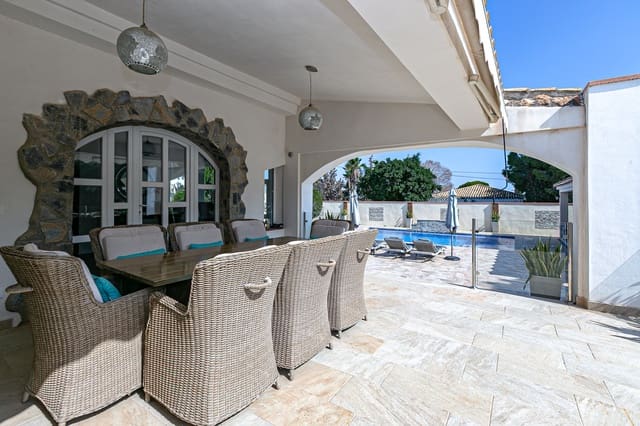 6 soveværelse Villa til salg i Campoamor, Orihuela med swimmingpool garage - € 799.000 (Ref: 9730742)