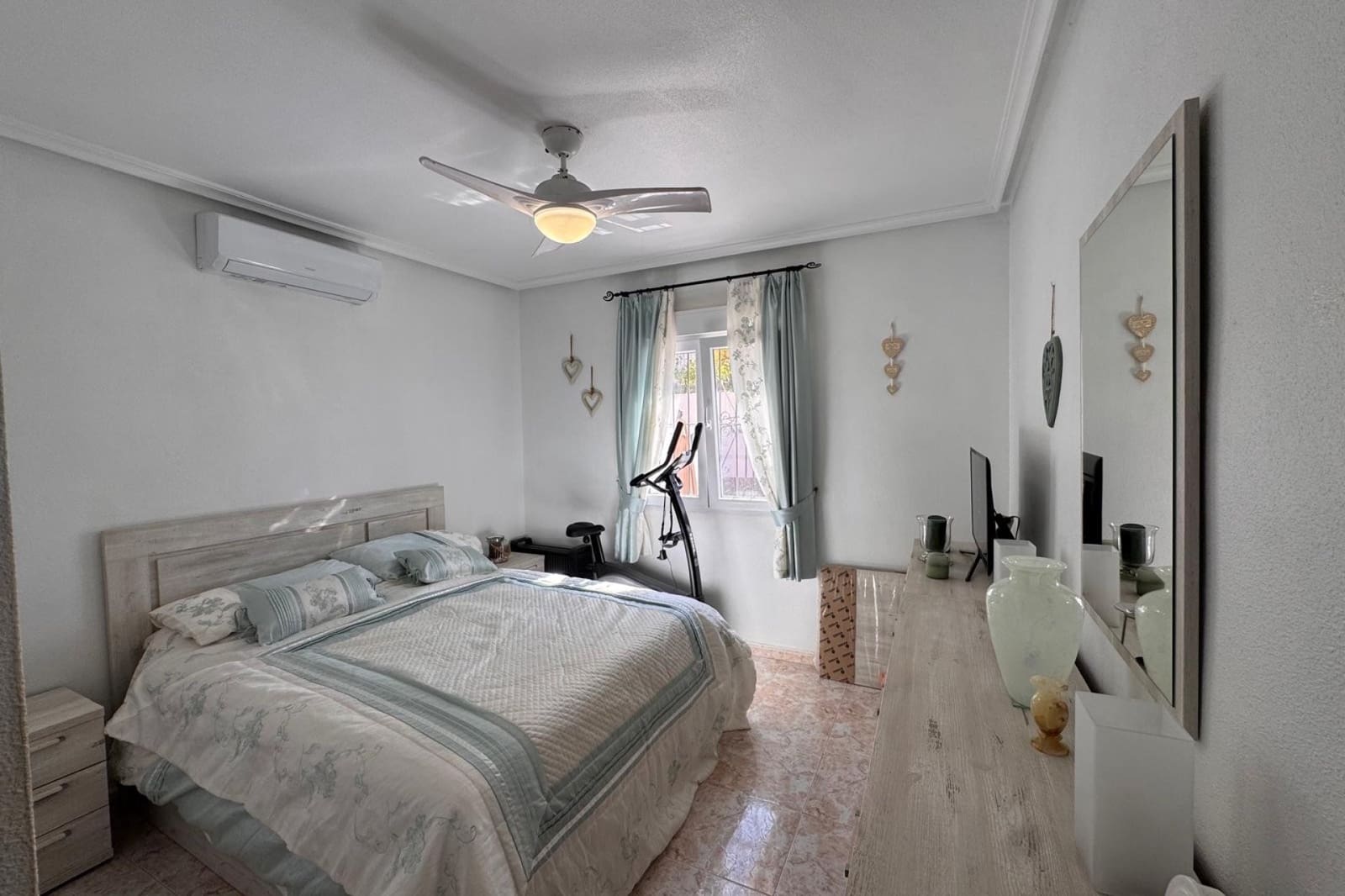 3 soveværelse Villa til salg i San Miguel de Salinas med swimmingpool - € 329.995 (Ref: 9733797)