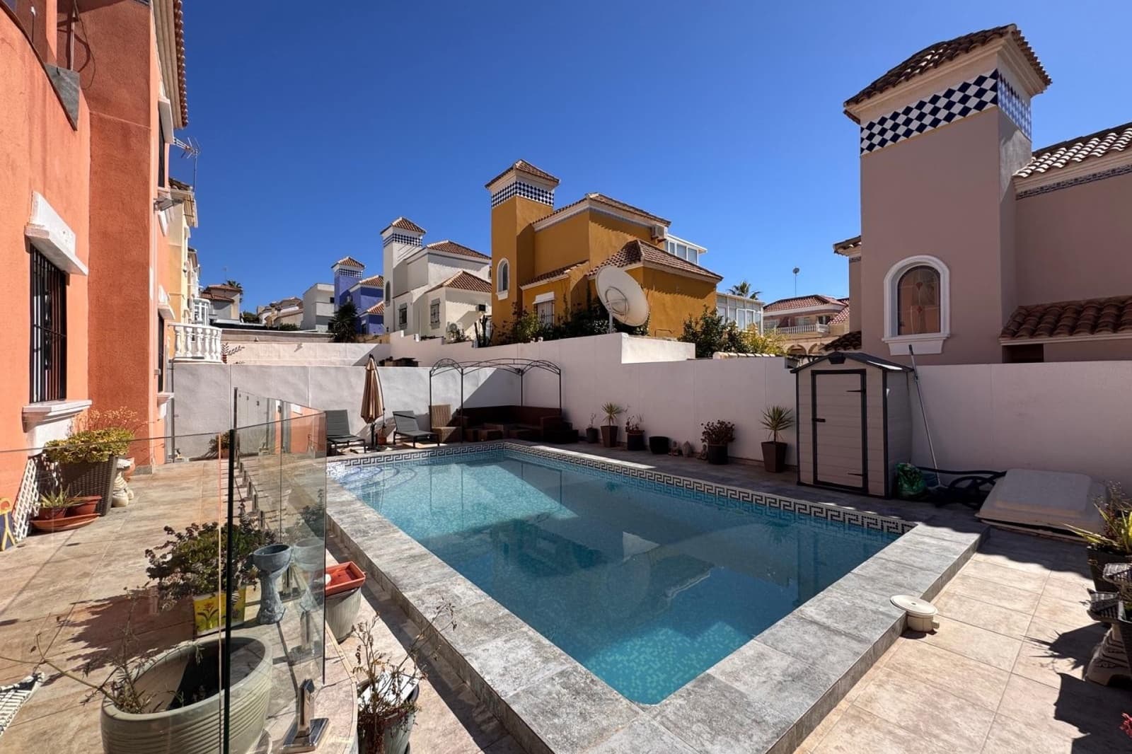 3 soveværelse Villa til salg i San Miguel de Salinas med swimmingpool - € 329.995 (Ref: 9733797)