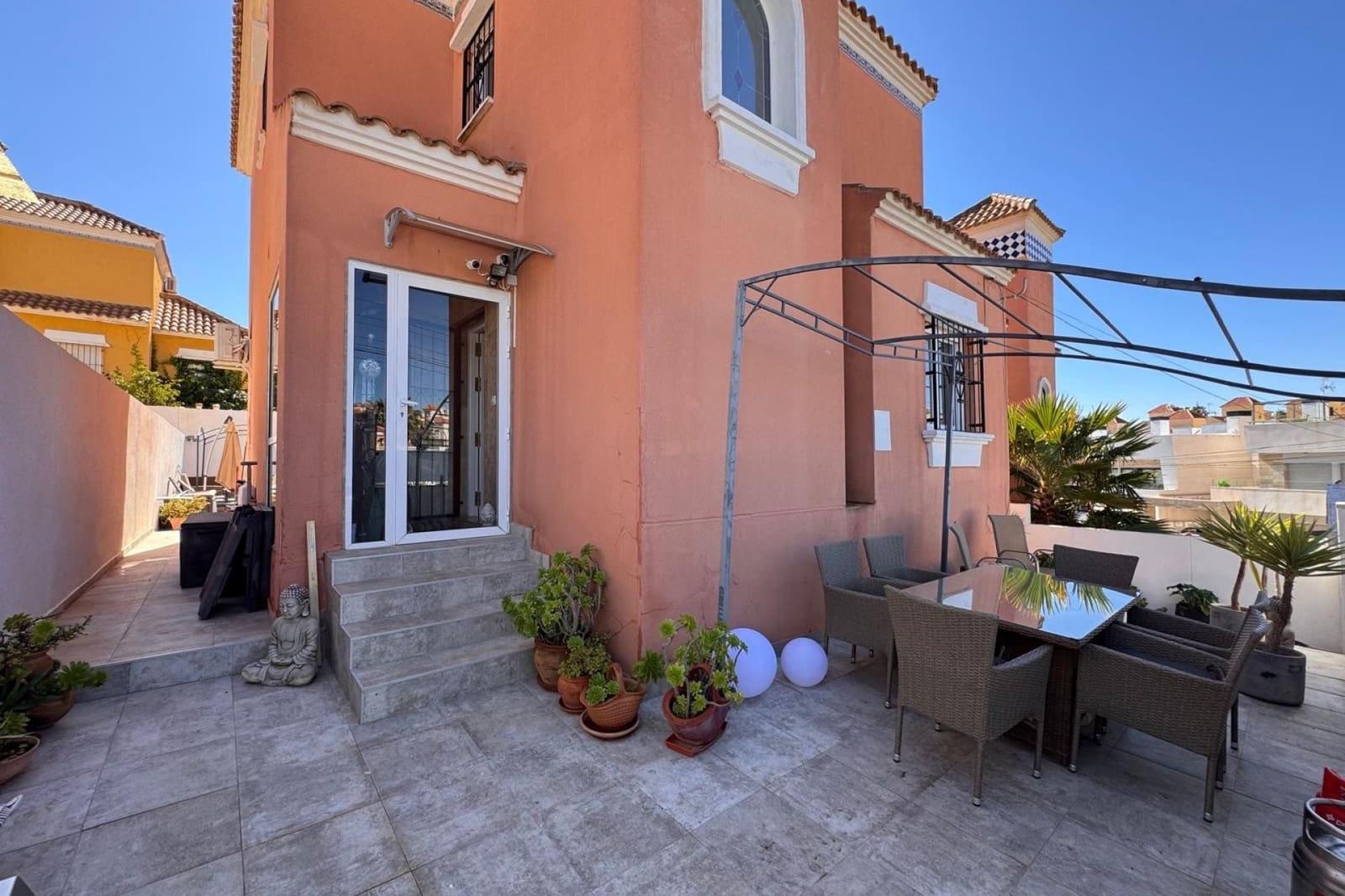 3 soveværelse Villa til salg i San Miguel de Salinas med swimmingpool - € 329.995 (Ref: 9733797)