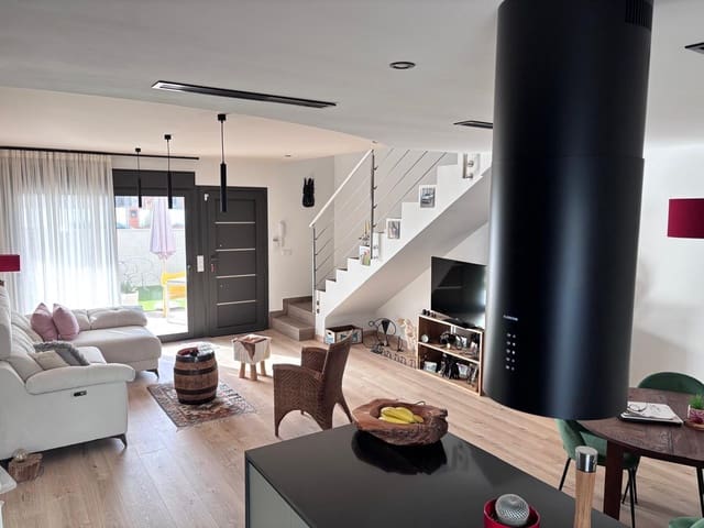 2 bedroom Semi-detached Villa for sale in Los Montesinos with pool - € 374,500 (Ref: 9765310)