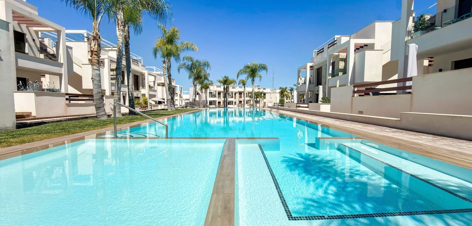 2 soverom Leilighet til salgs i Torrevieja med svømmebasseng garasje - € 312 500 (Ref: 9785075)