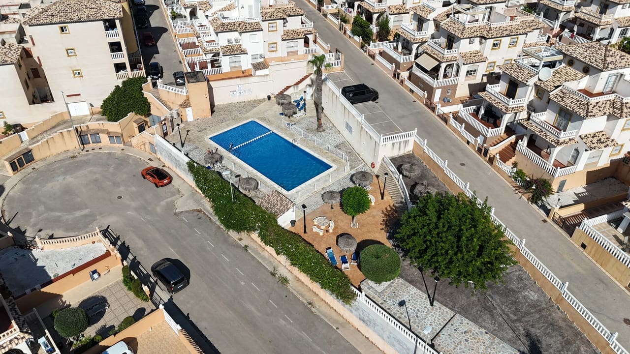 2 soverom Leilighet til salgs i Cabo Roig med svømmebasseng garasje - € 139 950 (Ref: 9785094)
