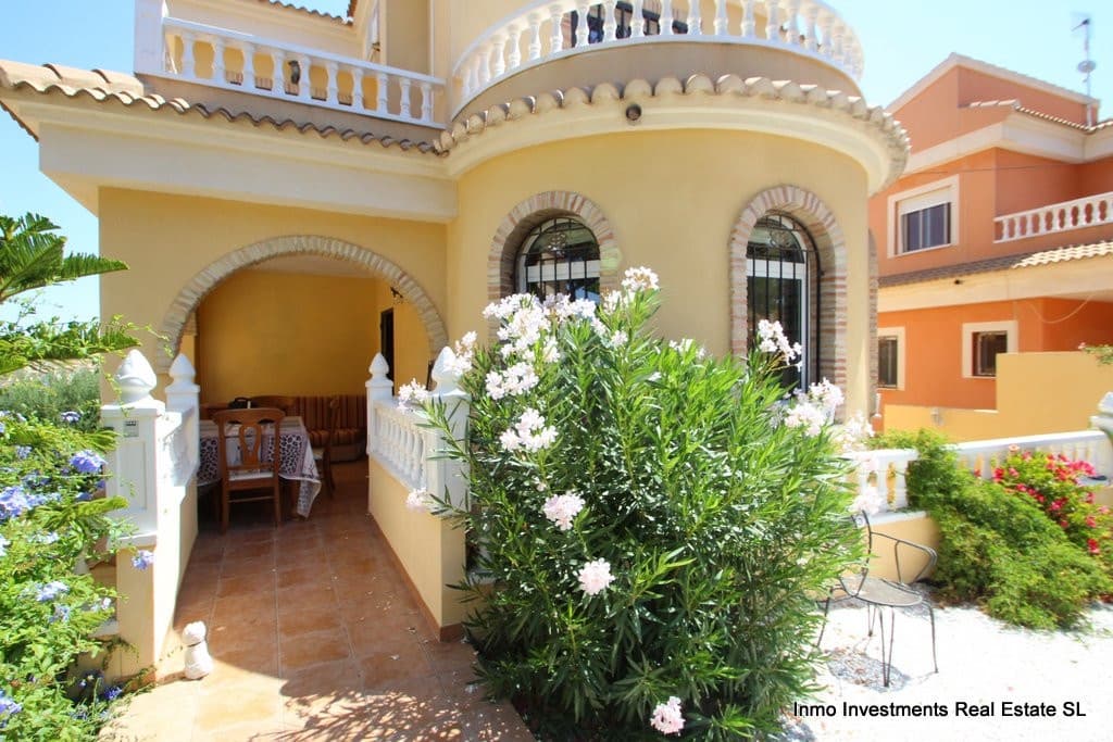 4 sypialnia Willa na sprzedaż w Villamartin z basenem - 345 000 € (Ref: 9827572)